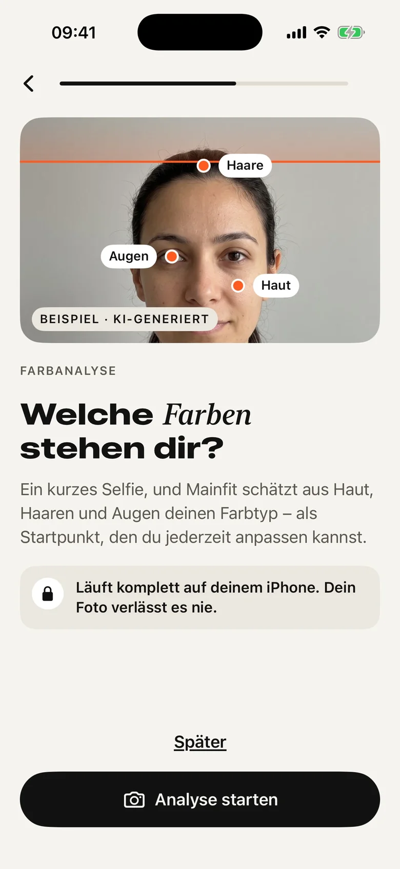 App-Bildschirm „Welche Farben stehen dir?“: Porträt mit Messpunkten an Haaren, Augen und Haut, darunter der Hinweis „Läuft komplett auf deinem iPhone. Dein Foto verlässt es nie.“